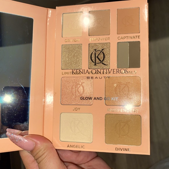 Eyeshadow palette - Picture 1 of 4